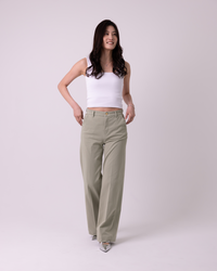 LOOSE CHINOS